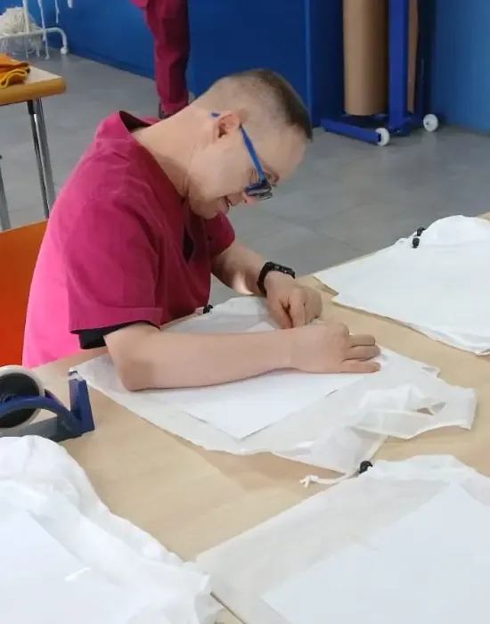 Estampando los diseños en los articulos